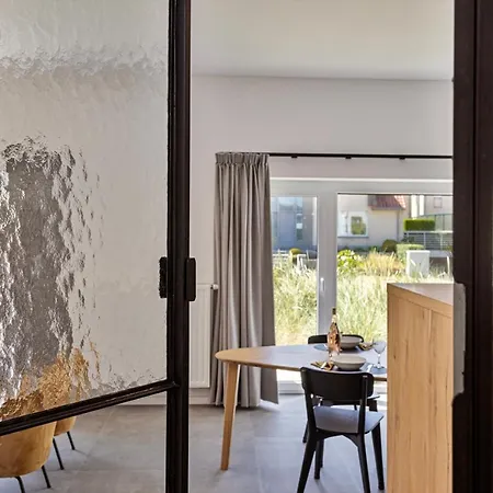 Luxe Strandappartement Met Zonneterras & Parking Apartmán *