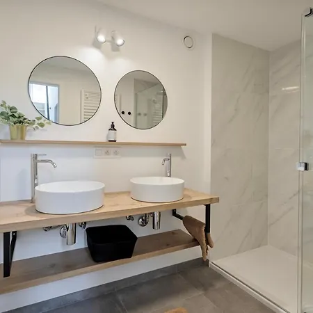 Luxe Strandappartement Met Zonneterras & Parking Apartment *